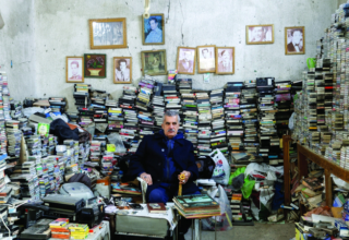 عراقي من «الزمن الجميل» يعيش بصحبة 270 ألف شريط 33 wp header logo17388900722130642189