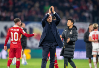 سلوت يكيل المديح لنجم ليفربول قبل مواجهة تشيلسي 24 wp header logo17462772301354907628