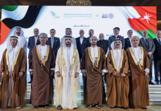 حمدان بن محمد يشهد توقيع اتفاقية تطوير وتشغيل المرحلة الأولى من المنطقة الاقتصادية الخاصة بالروضة في البريمي 24 wp header logo17482788471513973450