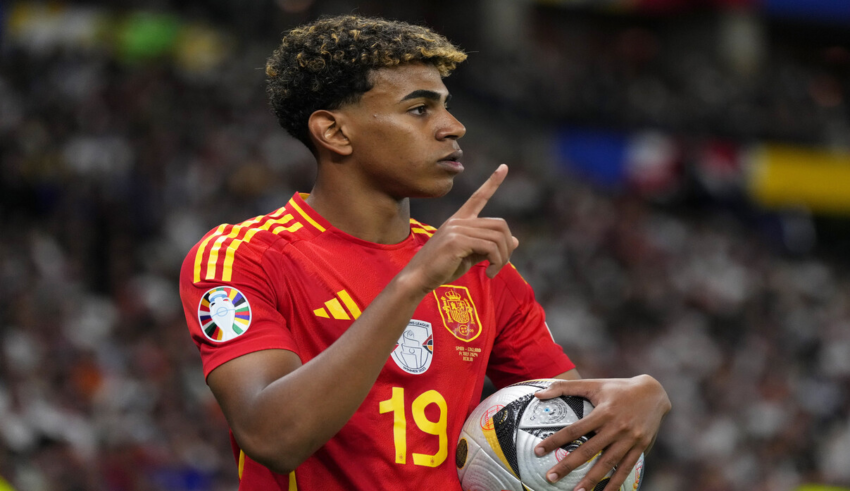 فليك يتهم منتخب إسبانيا بإجبار لامين جمال على اللعب رغم إصابته 1 wp header logo175778648057625618