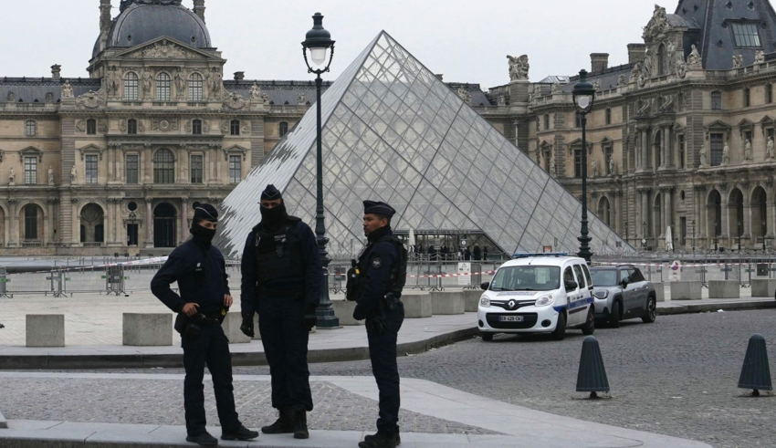 القبض على 5 مشتبهين جدد في سرقة متحف اللوفر 1 wp header logo17618148051323431449