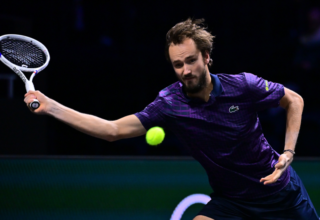 مدفيديف يبلغ دور الـ16 في باريس دون رفع مضربه! 9 wp header logo1761836447784115138